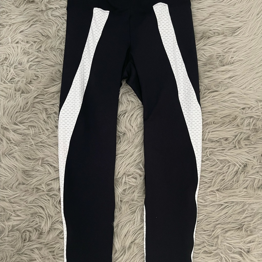 Black and white koral leggings
